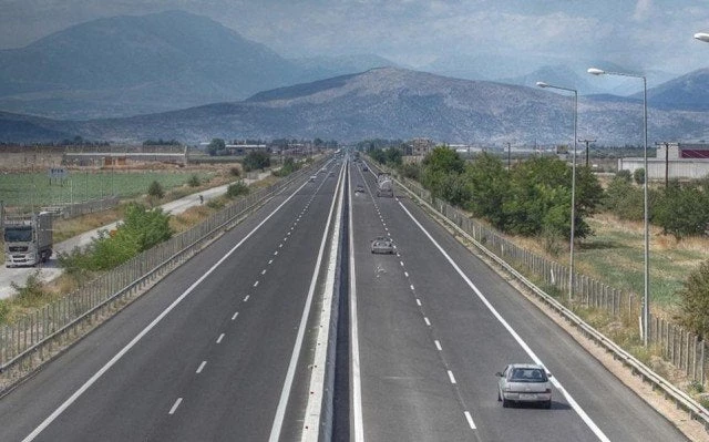 Καρδίτσα: Το αυτοκίνητο τυλίχθηκε στις φλόγες εν κινήσει – Τρόμος στην Εθνική Οδό